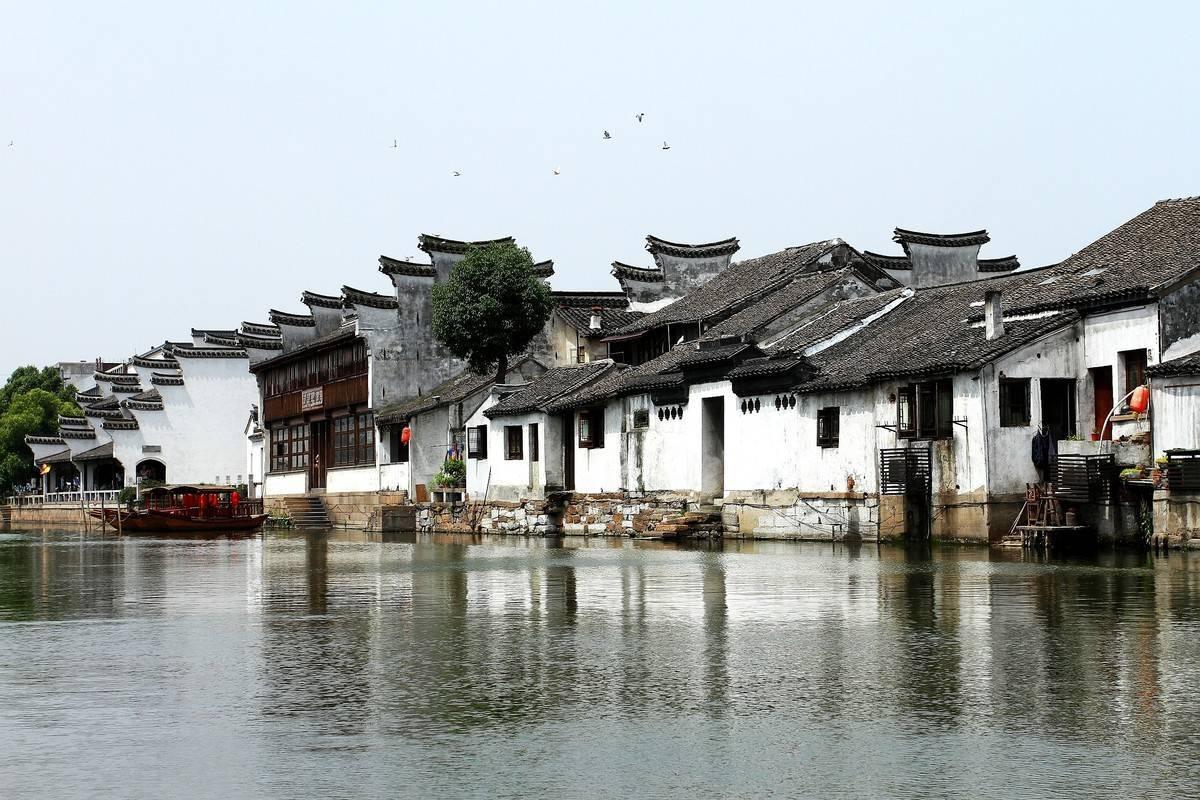 曾经火遍全国的降央卓玛,为何突然销声匿迹了?
